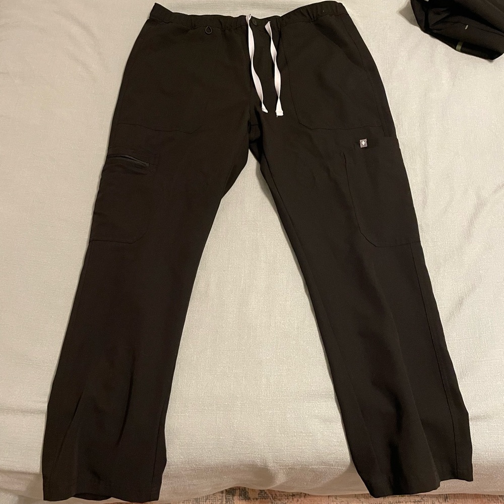 Figs cargo scrub bottoms. Worn a few times. Great condition.